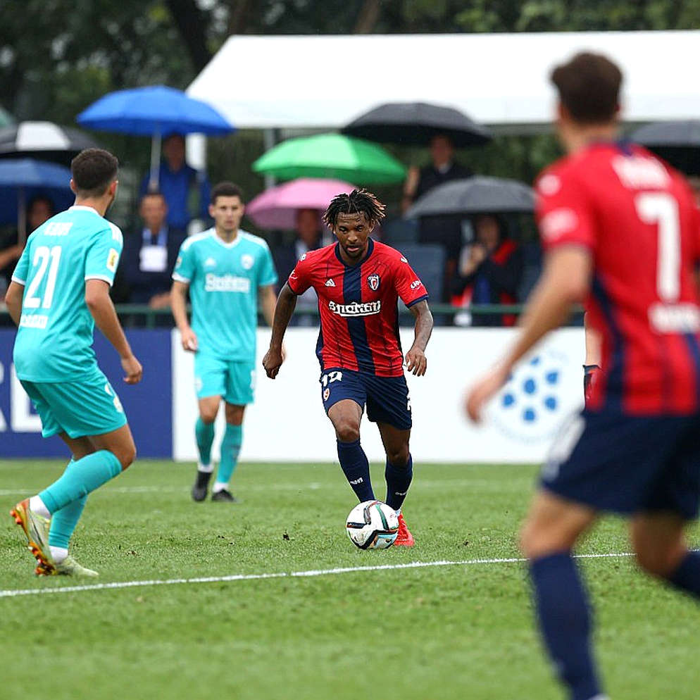 Nhịp chậm của V.League: giữa dòng máu học viện và cơn nghiện ngoại binh Nhịp chậm của V.League: giữa dòng máu học viện và cơn nghiện ngoại binh