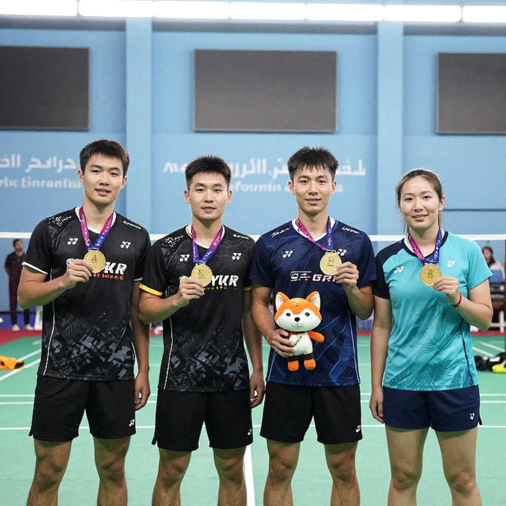 1,4 mét giữa hai người: Đan Mạch, cầu lông và kỳ chuyển nhượng không ai gọi tên