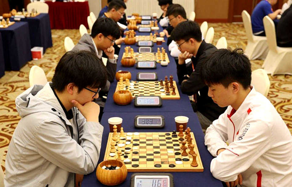 Olympiad cờ vua vòng 9: Gukesh thoát hiểm 54 nước, Ấn Độ giữ hy vọng vàng ở Samarkand