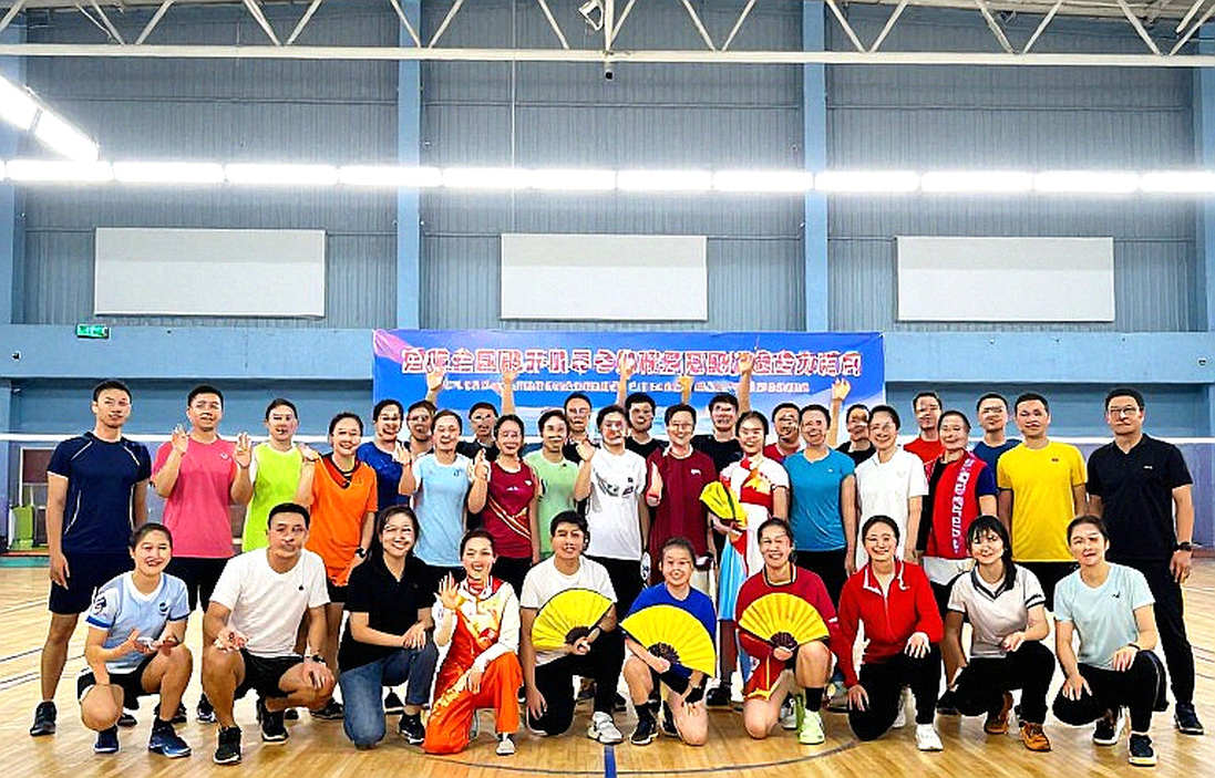 Chaliha hỏi một câu, cả hệ thống Super 100 phải trả lời