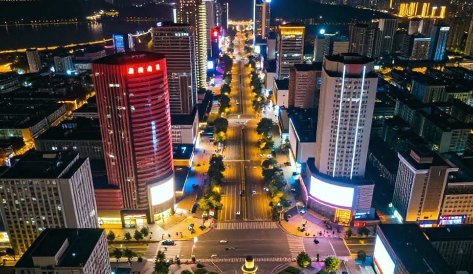 Bóng đá nữ và những người ở lại khi đèn bật sáng