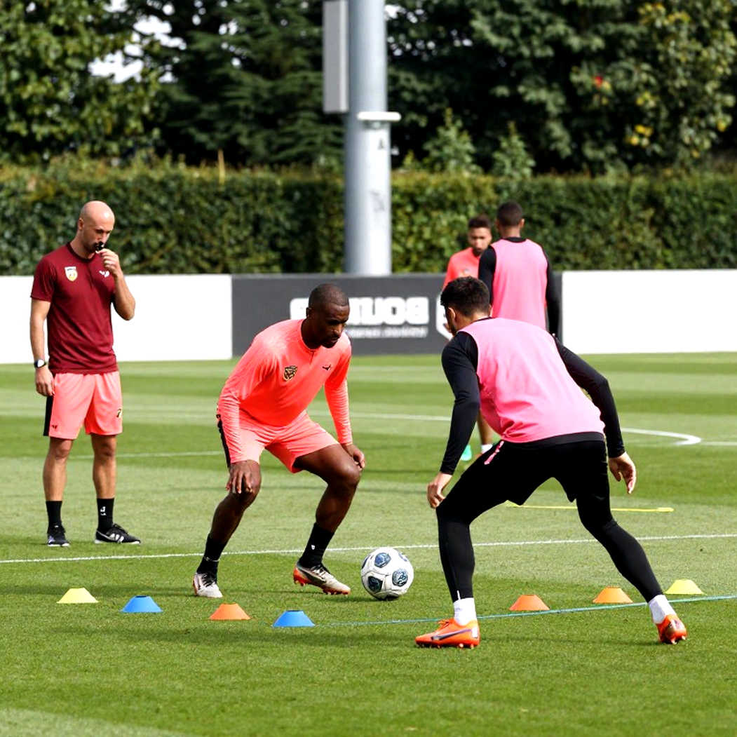 Man Utd thoát thua Fulham ở Craven Cottage: bàn phản lưới của Lisandro Martínez và ba giây không ai ghi lại